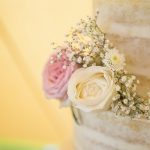 Amazing-Tipis-Wedding-Cake-Rose-Decoration